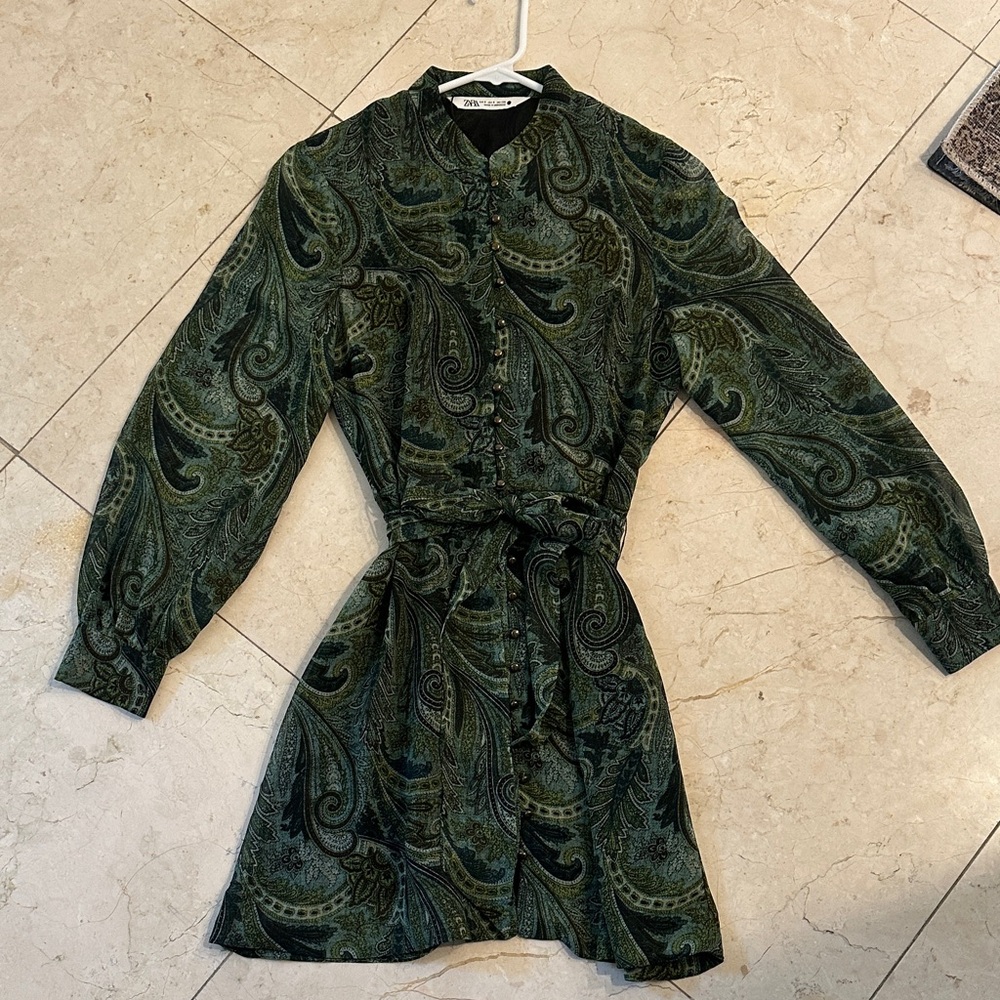 Zara Green Paisley Long-Sleeve Shirt Dress with Tie Waist